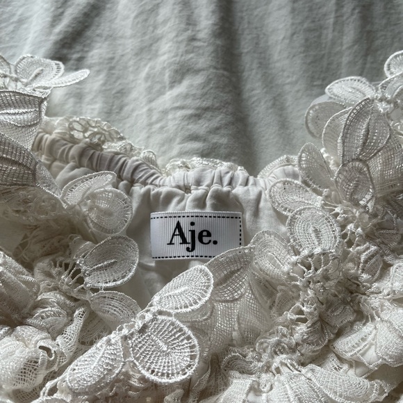 ❤️Blogger’s Favorite Aje off shoulder lace top - Picture 6 of 8